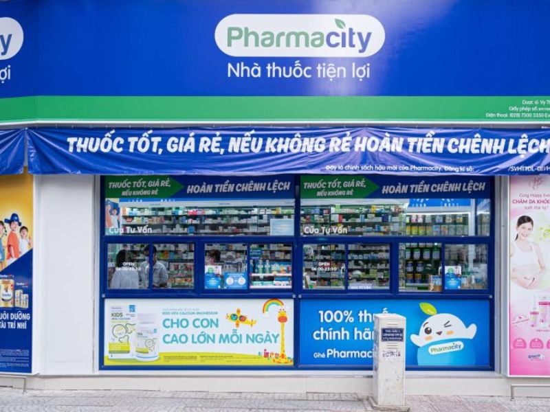 Thiết kế mặt tiền hiện đại, minh bạch giúp một nhà thuốc gần đây tạo dựng niềm tin với khách hàng.
