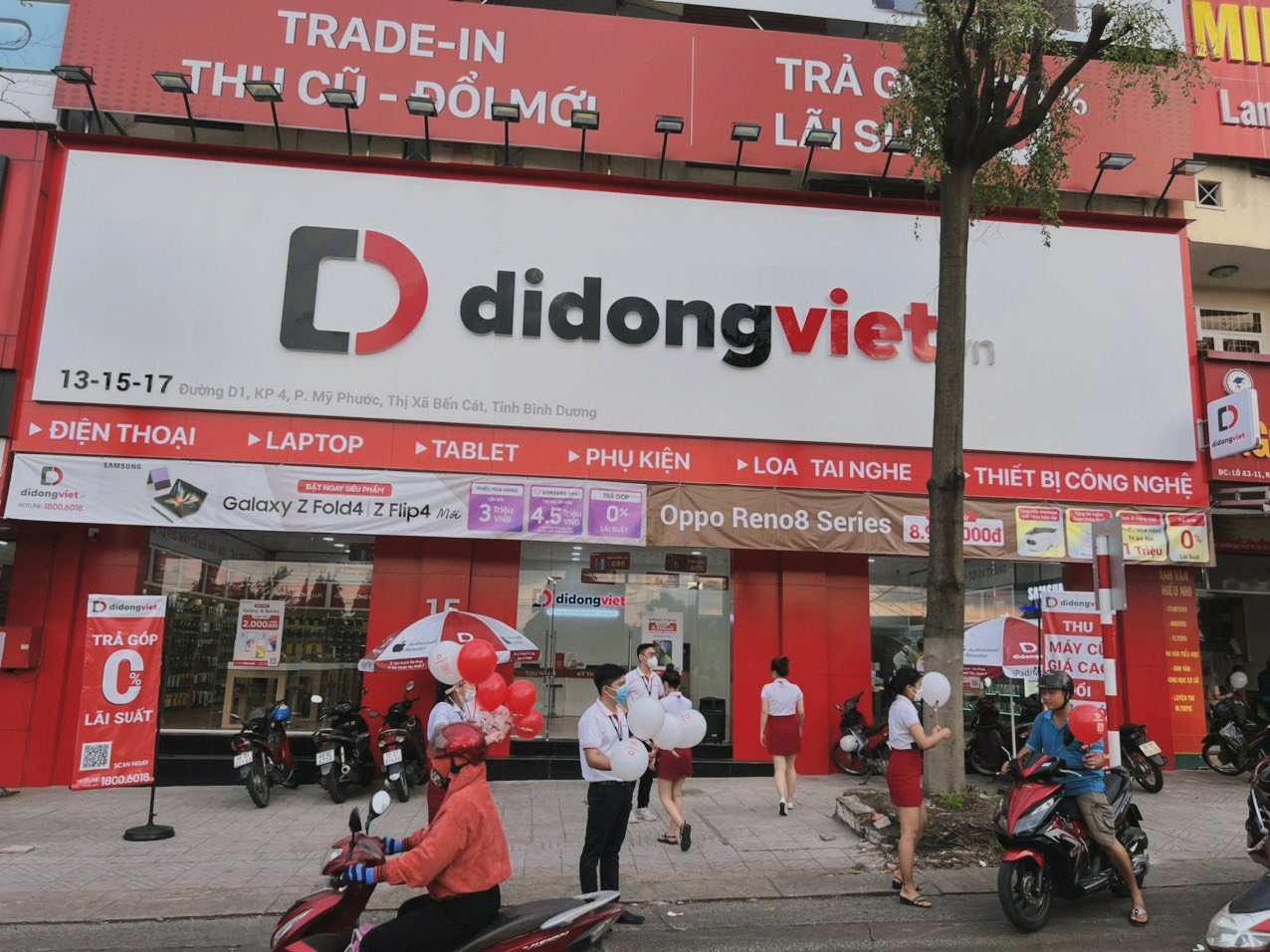 Hệ thống cửa hàng Di Động Việt được đầu tư bài bản theo tiêu chuẩn quốc tế.