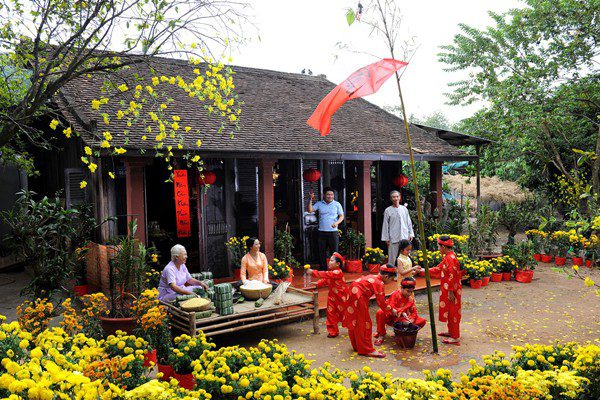 Hoa mai vàng là biểu tượng không thể thiếu của Tết Nguyên Đán ở phương Nam.