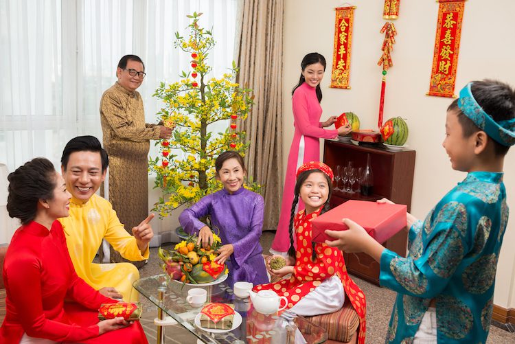 Mâm cỗ cúng gia tiên trong ngày đầu năm mới thể hiện lòng thành kính và sự đủ đầy.