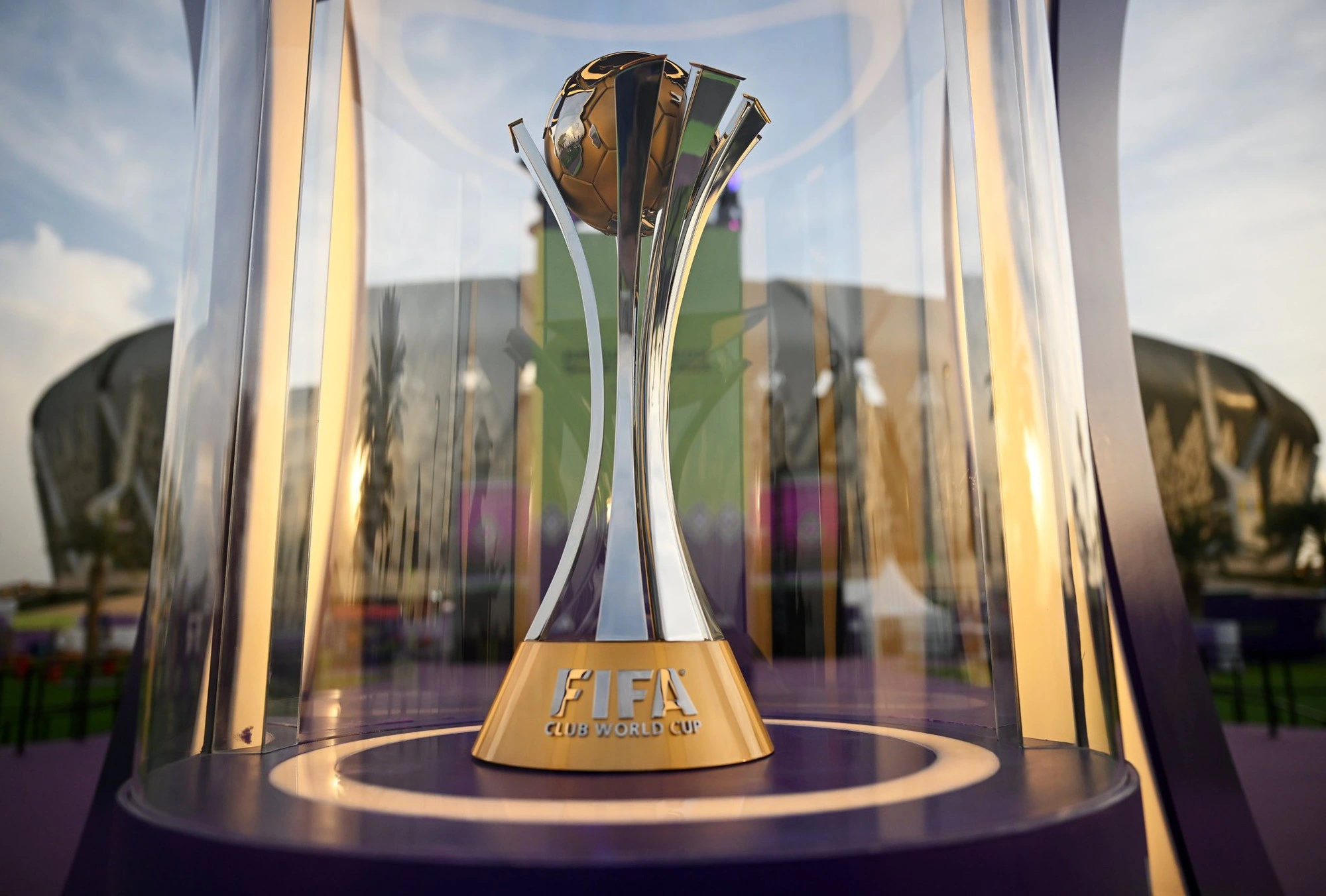FIFA Club World Cup là giải đấu chính thức do Liên đoàn Bóng đá Thế giới (FIFA) tổ chức