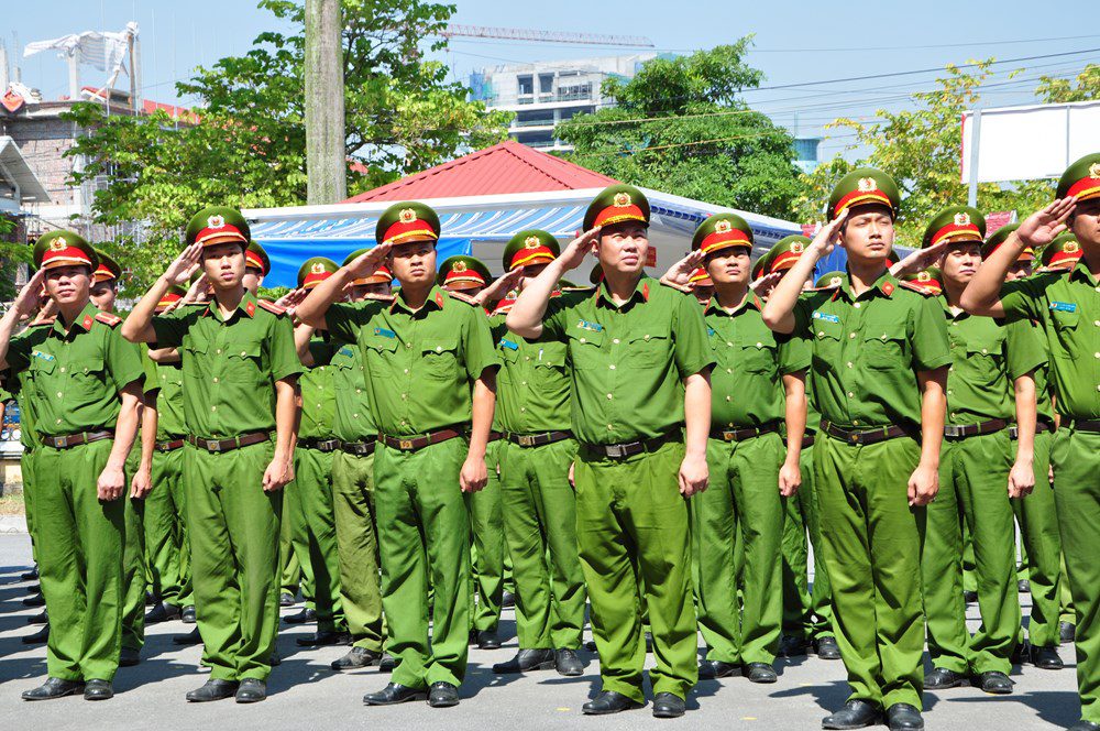 Bộ công an - Trái tim nhân văn phía sau màu áo xanh
