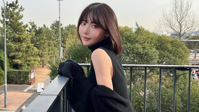 Eimi Fukada là ai - Các hoạt động ngoài phim và hình ảnh đa năng